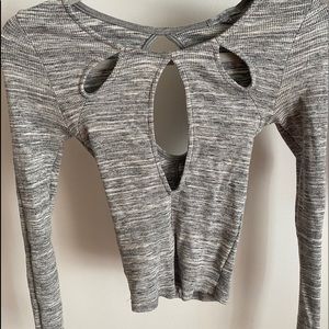 Long sleeve key hole crop